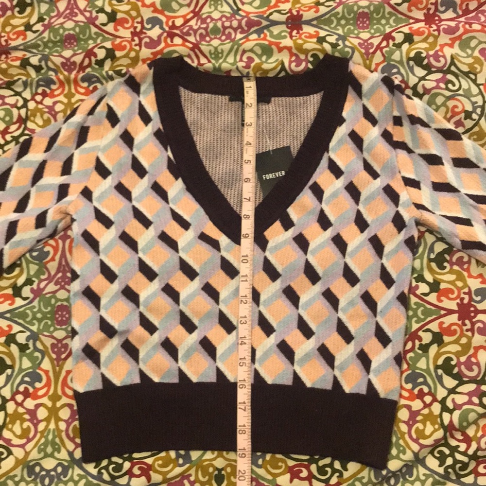 V-Neck Patterned Sweater - Picture 4 of 5
